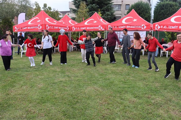 İzmit Belediyesi Otizm Spor ve Yaşam Evi’nde Sonbahar Şenliği düzenlendi
