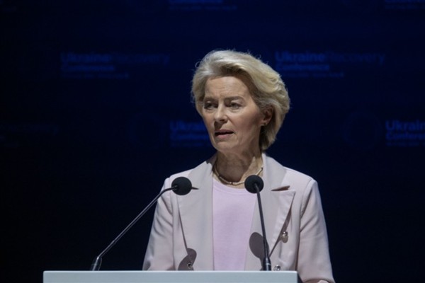 Leyen: Yaptırımlar Putin’i müzakere masasına getirmenin anahtarıdır