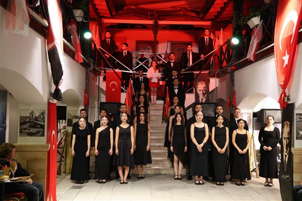 Marmaris’te Cumhuriyet’in 102’nci yıl dönümü kutlandı