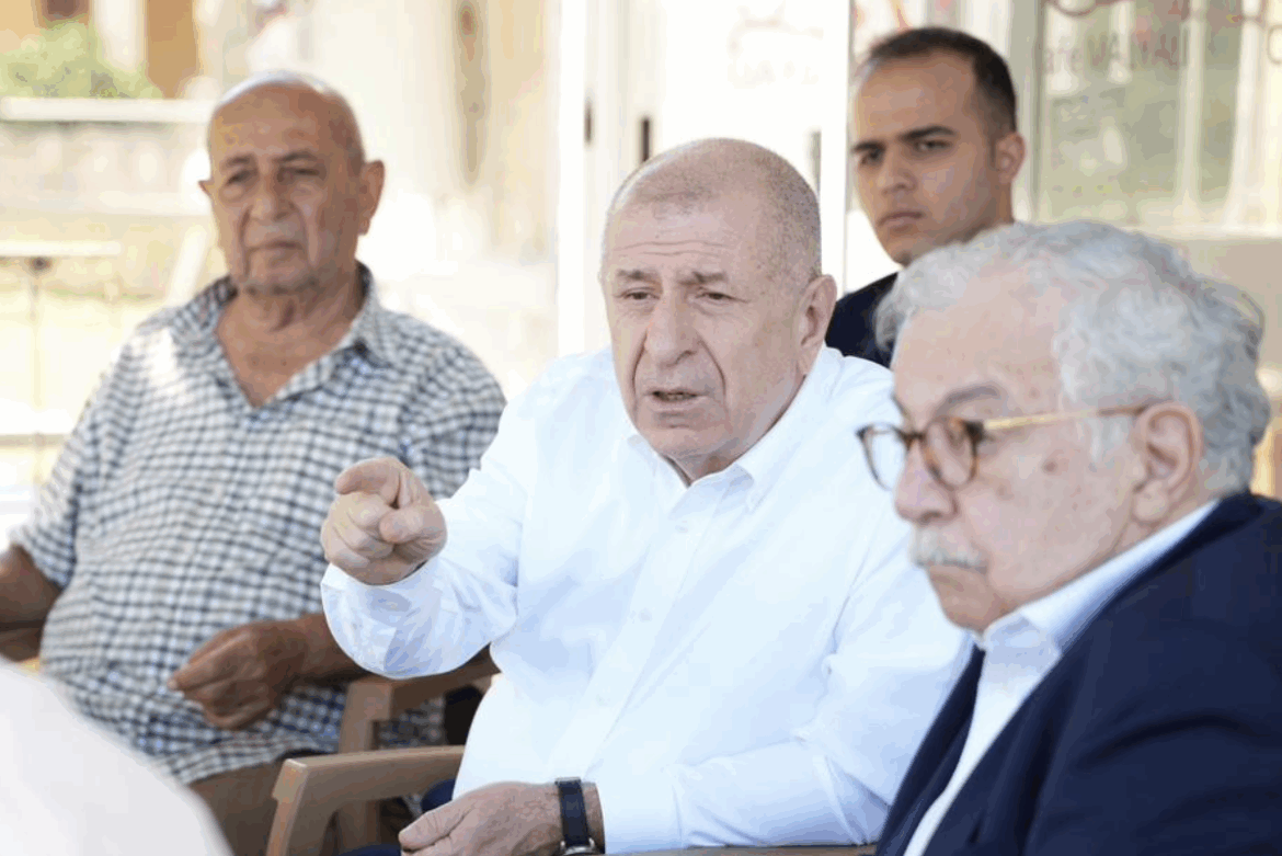 Özdağ Kıbrıs’ta emekli vatandaşlarla bir araya geldi