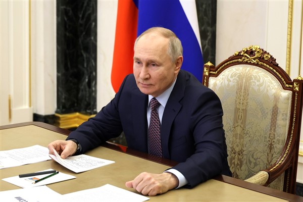 Putin ve Tokayev telefonda görüştü