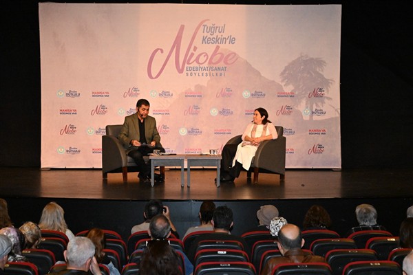 Latife Tekin, Manisalı sanatseverlerle buluştu