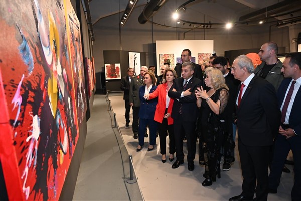 “102. Yıla Özel 102 Eser Cumhuriyet Sergisi” sanatseverlerle buluştu