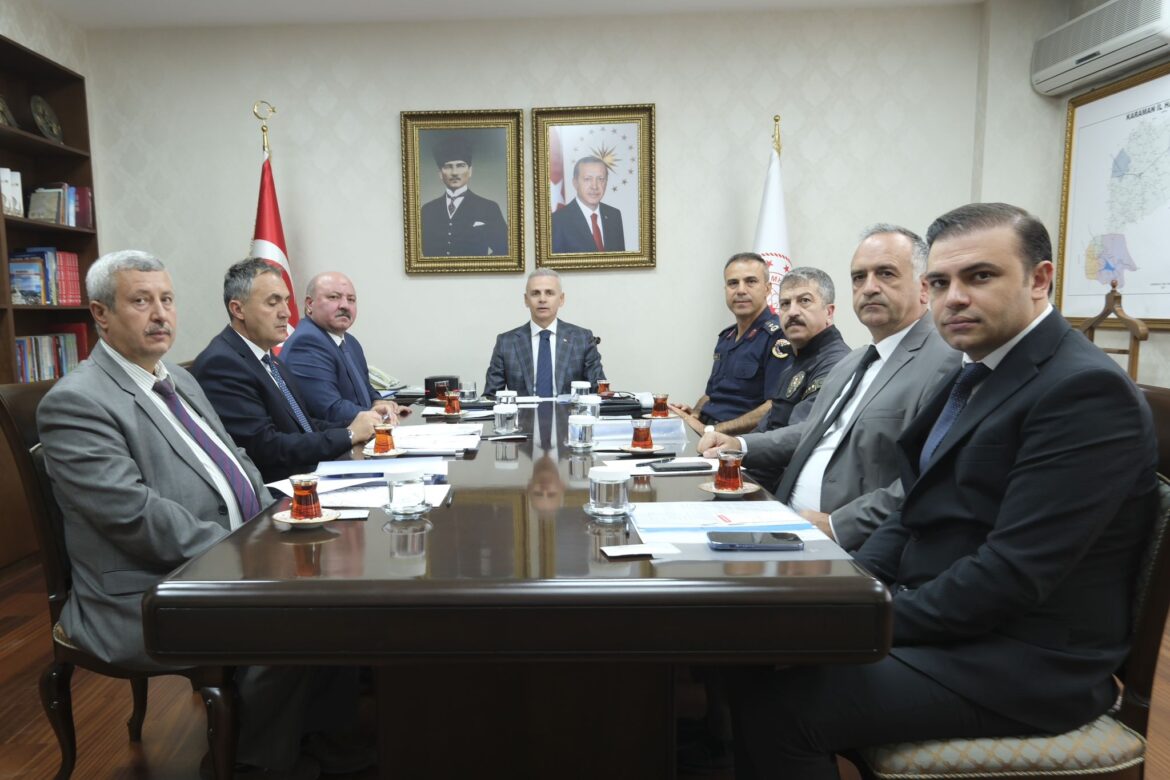 Karaman Valisi Çiçekli, Trafik Güvenliği Toplantısı’na katıldı