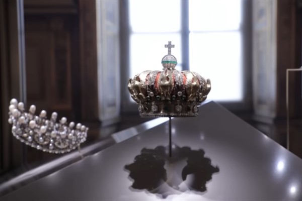 Louvre Müzesi’nden mücevher hırsızlığıyla ilgili iki kişinin tutuklandığı bildirildi