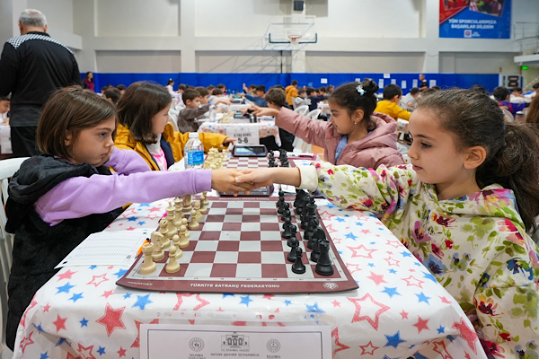 Maltepe’de çocuklar satranç turnuvası tamamlandı Maltepe’de çocuklar satranç turnuvası tamamlandı