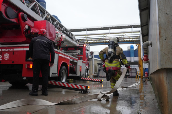 Düzce Belediyesi İtfaiyesi, yıl boyunca 700 yangına müdahale etti Düzce Belediyesi İtfaiyesi, yıl boyunca 700 yangına müdahale etti