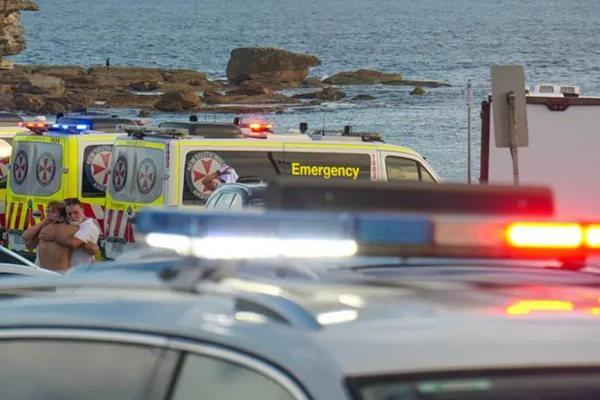 Sydney’deki plajda düzenlenen silahlı saldırıda 12 kişi hayatını kaybetti Sydney’deki plajda düzenlenen silahlı saldırıda 12 kişi hayatını kaybetti