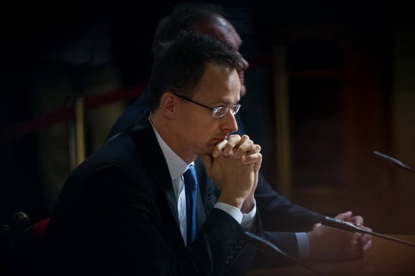 Szijjarto: Avrupa Birliği, kendi kurallarını hiçe saymaktadır Szijjarto: Avrupa Birliği, kendi kurallarını hiçe saymaktadır