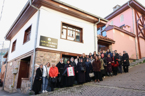 Osmangazi Belediyesi’nden kadınlara kültür gezisi Osmangazi Belediyesi’nden kadınlara kültür gezisi