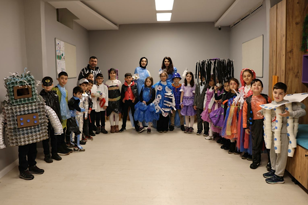 Ümraniye’de geri dönüşüm temalı moda defilesi Ümraniye’de geri dönüşüm temalı moda defilesi