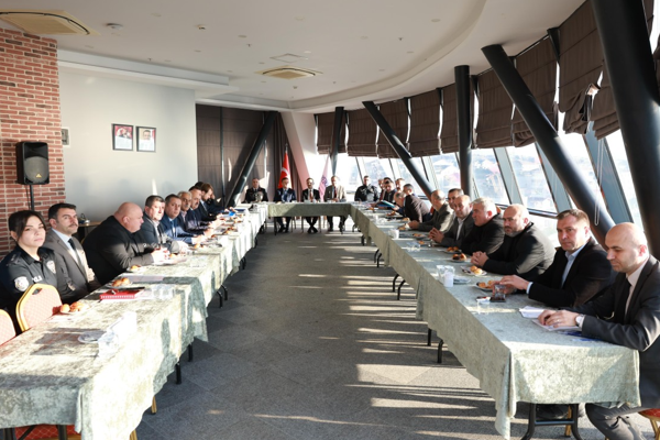 Derince İlçesi Muhtarlar Toplantısı gerçekleştirildi Derince İlçesi Muhtarlar Toplantısı gerçekleştirildi