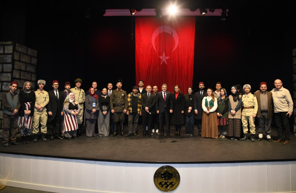 Başkan Genç, “Trabzon’un Kayıp Yılları: Muhacirlik” oyununu izledi Başkan Genç, “Trabzon’un Kayıp Yılları: Muhacirlik” oyununu izledi