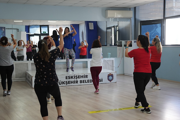 Büyükşehir’den kadınlara ücretsiz spor eğitimi Büyükşehir’den kadınlara ücretsiz spor eğitimi