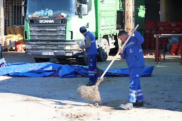 Aydın Acarlar Hali’nde kapsamlı temizlik yapıldı Aydın Acarlar Hali’nde kapsamlı temizlik yapıldı