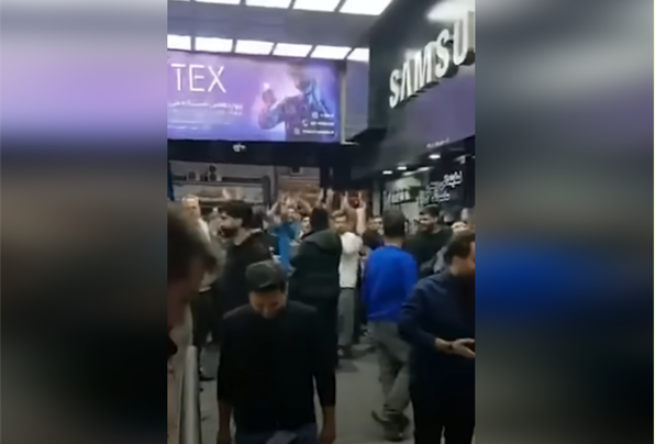 Tahran’da döviz krizine karşı protestolar devam ediyor Tahran’da döviz krizine karşı protestolar devam ediyor