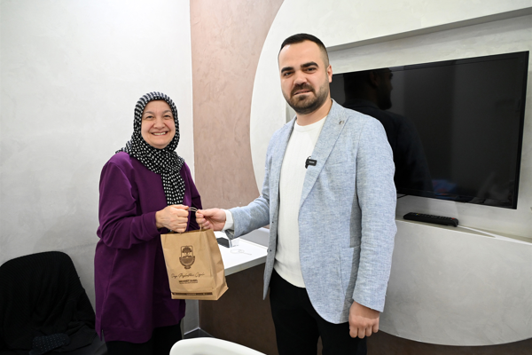 Yalova Belediyesi’nden hastalara ve yeni doğan bebeklere ziyaret Yalova Belediyesi’nden hastalara ve yeni doğan bebeklere ziyaret