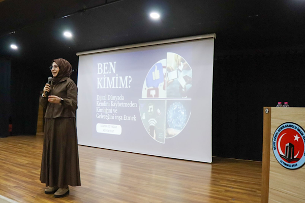 Çanakkale’de “Ben Kimim?” semineri öğrencilerle buluştu