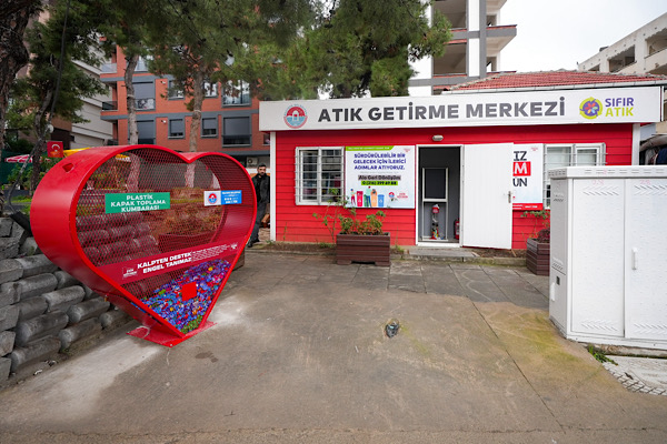 Maltepe’de “Bir Kapak Bir Umut” projesi hayata geçirildi Maltepe’de “Bir Kapak Bir Umut” projesi hayata geçirildi