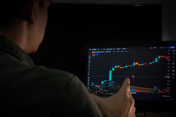 Bitcoin ETF çıkış baskısı ve Fed etkisiyle 87 bin dolarda Bitcoin ETF çıkış baskısı ve Fed etkisiyle 87 bin dolarda