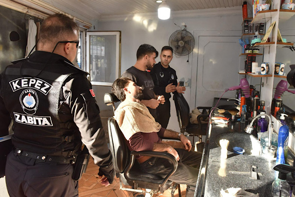 Kepez’de berber denetimleri sürüyor Kepez’de berber denetimleri sürüyor