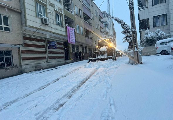 Haliliye’de karla mücadele çalışmaları devam ediyor Haliliye’de karla mücadele çalışmaları devam ediyor