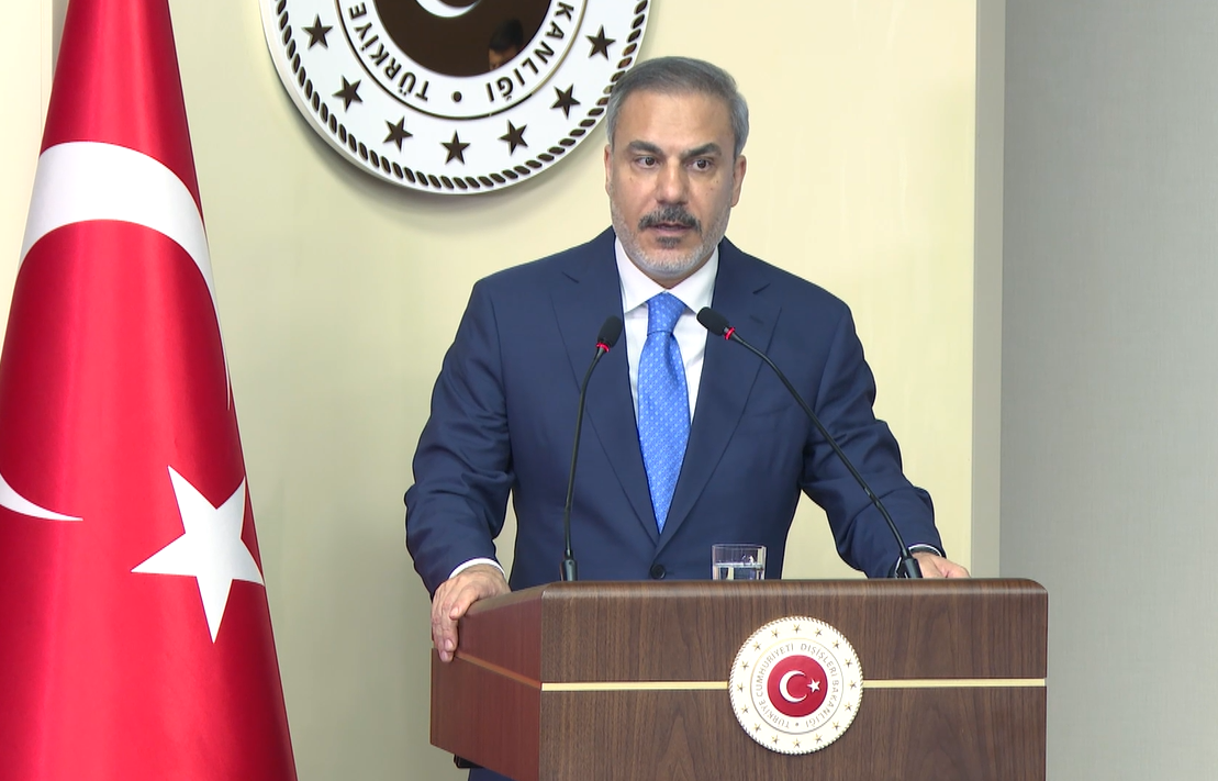 Bakan Fidan, Dışişleri Şehitliği’ni ziyaret etti