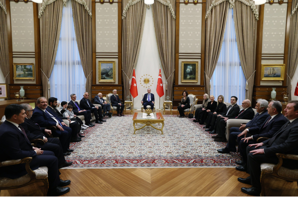 Cumhurbaşkanı Erdoğan, Kültür ve Sanat Büyük Ödüllünü alanlarla buluştu Cumhurbaşkanı Erdoğan, Kültür ve Sanat Büyük Ödüllünü alanlarla buluştu