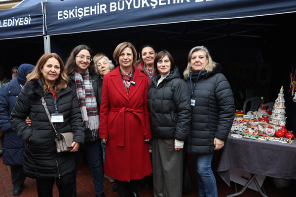 ESMEK tarafından yeni yıl hediyelik eşya pazarı açıldı ESMEK tarafından yeni yıl hediyelik eşya pazarı açıldı