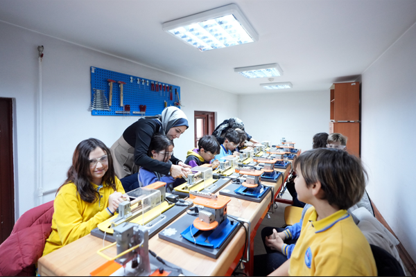 Öğrenciler, “Kütüphanelerdeyiz” etkinliği ile atölye çalışmalarına katılıyor Öğrenciler, “Kütüphanelerdeyiz” etkinliği ile atölye çalışmalarına katılıyor