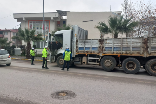 Balıkesir’de ağır tonajlı araç denetimleri sürdürülüyor Balıkesir’de ağır tonajlı araç denetimleri sürdürülüyor