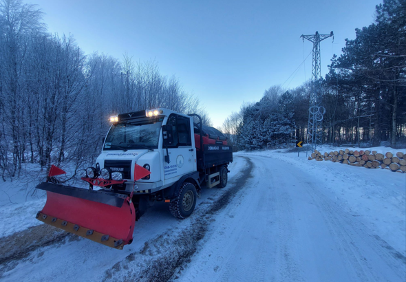 Osmangazi Belediyesi’nden yol genişletme ve tuzlama çalışması Osmangazi Belediyesi’nden yol genişletme ve tuzlama çalışması