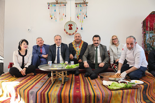 Pamukkale’de Alzheimer Merkezi’nde yıl sonu buluşması düzenlendi Pamukkale’de Alzheimer Merkezi’nde yıl sonu buluşması düzenlendi