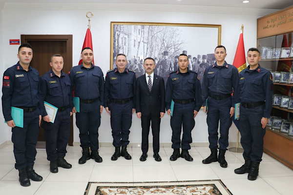 Kocaeli Valisi Aktaş’tan jandarma personeline başarı belgesi