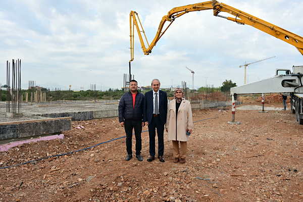 Kocagöz, Altınova Kreş ve Gündüz Bakımevi inşaatını inceledi