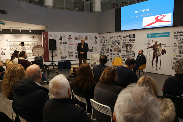 Nilüfer’de “HIV/AIDS Yeterince Farkında Mıyız?” semineri düzenlendi Nilüfer’de “HIV/AIDS Yeterince Farkında Mıyız?” semineri düzenlendi