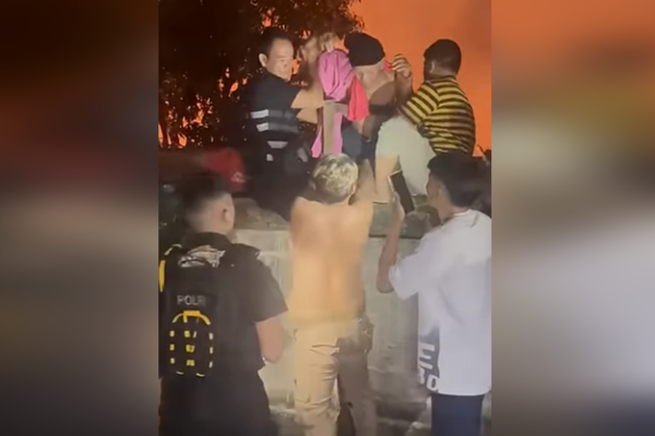 Endonezya’da huzurevi yangınında 16 kişi öldü