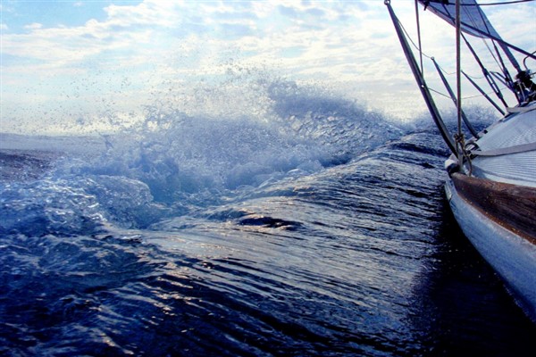 Boğaz’da sürüklenen tekne emniyete alındı Boğaz’da sürüklenen tekne emniyete alındı