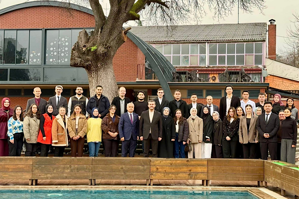 Başkan Çetinkaya gençlik liderleri ve gönüllü gençlerle bir araya geldi