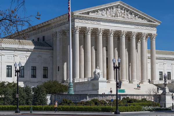 Yüksek Mahkeme, Trump’ın ulusal muhafızlara yönelik emrini engelledi Yüksek Mahkeme, Trump’ın ulusal muhafızlara yönelik emrini engelledi