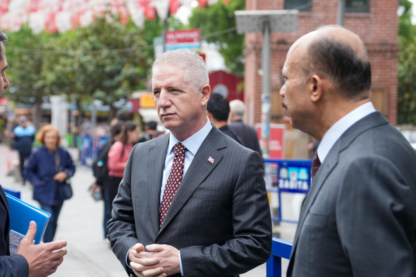Vali Gül, Esenyut’ta Polis Merkezi Amirliklerini ziyaret etti Vali Gül, Esenyut’ta Polis Merkezi Amirliklerini ziyaret etti