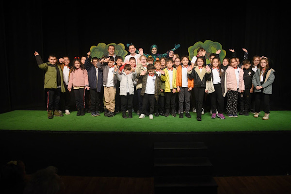 Giresun’da “Mikropla Savaş” adlı çocuk oyunu sahnelendi Giresun’da “Mikropla Savaş” adlı çocuk oyunu sahnelendi