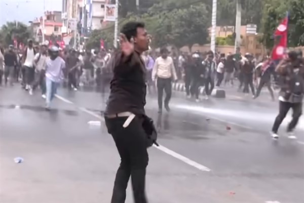 Nepal seçimlerinde televizyon sunucusu ile rapçi belediye başkanı ittifak kurdu Nepal seçimlerinde televizyon sunucusu ile rapçi belediye başkanı ittifak kurdu