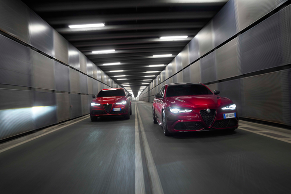 Alfa Romeo, Giulia ve Stelvio Quadrifoglio Collezione’yi tanıttı Alfa Romeo, Giulia ve Stelvio Quadrifoglio Collezione’yi tanıttı