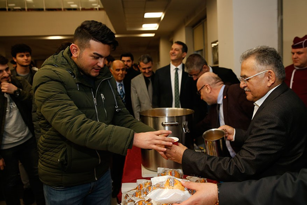 Başkan Büyükkılıç: Sosyal hizmet, belediyeciliğin vicdanıdır Başkan Büyükkılıç: Sosyal hizmet, belediyeciliğin vicdanıdır