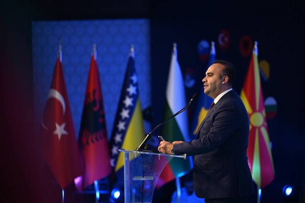 Bakan Kacır, NASA Başkan Yardımcısı Swails ile görüştü Bakan Kacır, NASA Başkan Yardımcısı Swails ile görüştü