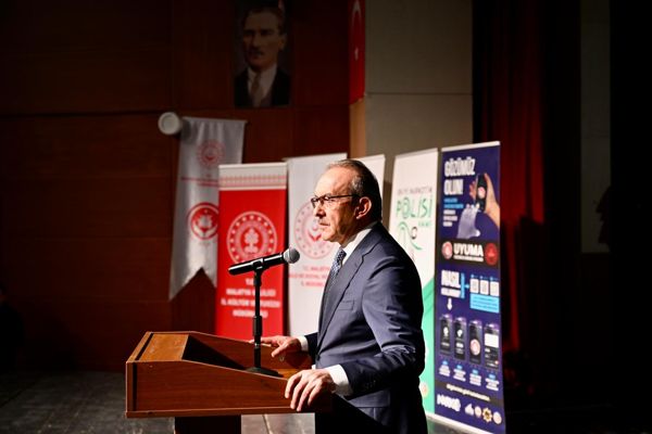 Vali Yavuz: Aile, milletimizin en temel yapı taşıdır Vali Yavuz: Aile, milletimizin en temel yapı taşıdır