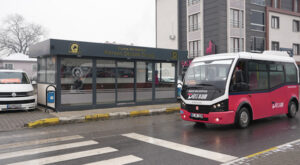 Düzce’de öz kaynaklarla üretilen akıllı duraklar hizmete sunuldu