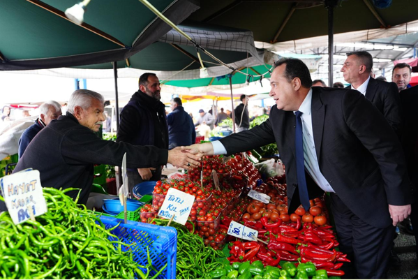 Başkan Dutlulu, Perşembe Pazarı esnafını ziyaret etti Başkan Dutlulu, Perşembe Pazarı esnafını ziyaret etti