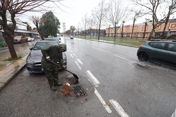 İzmir’de kuvvetli yağışa karşı İZSU ekipleri teyakkuza geçti